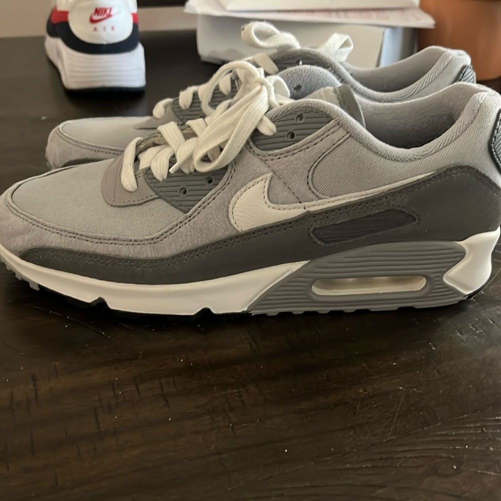 Like-new Nike Air Max. Size 10.5 no box